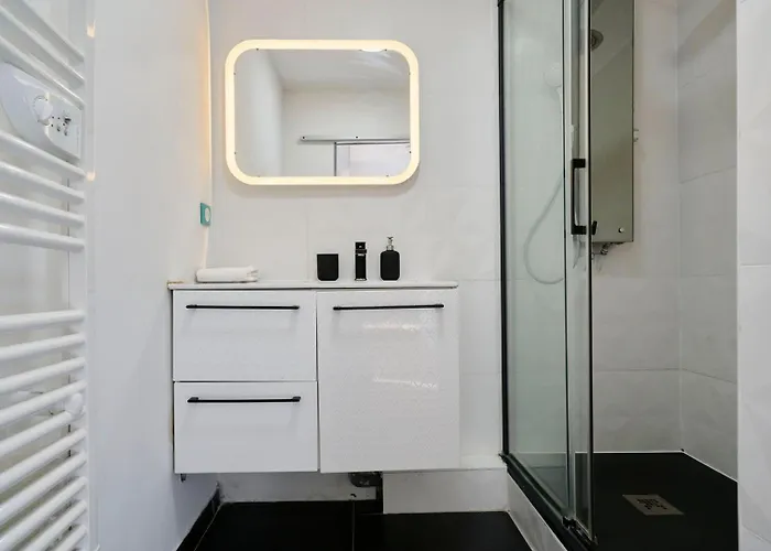Bright Apartment In Hypercenter With Parking