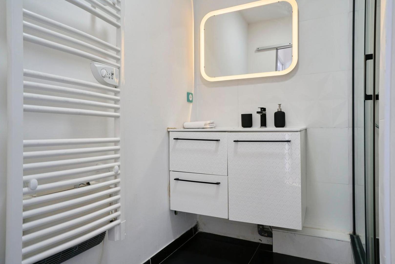 Bright In Hypercenter With Parking * Tourcoing