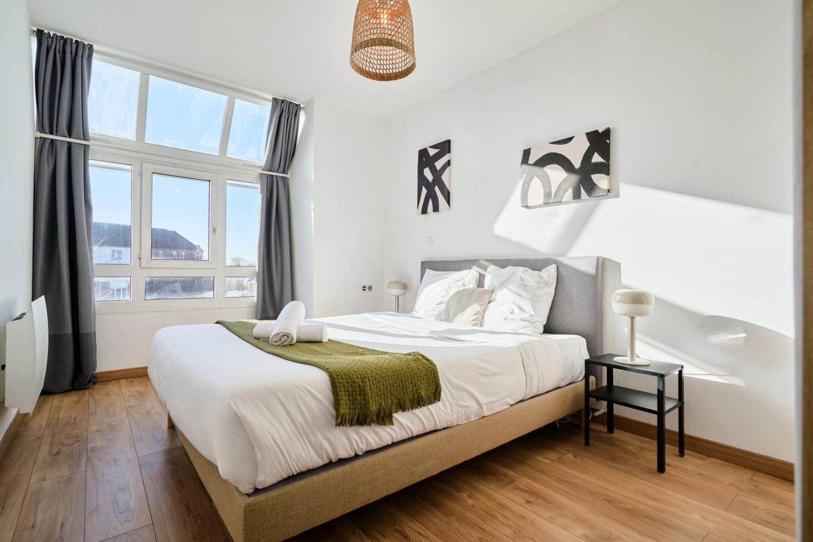 Bright In Hypercenter With Parking Apartment Tourcoing